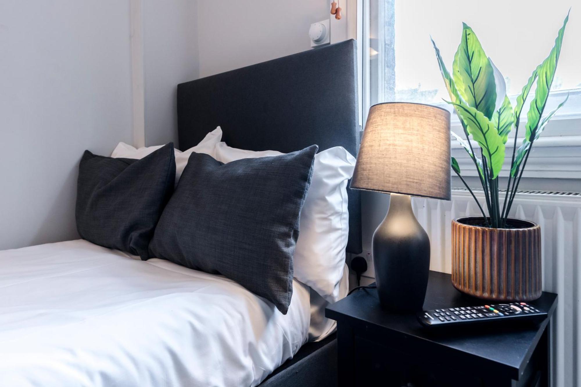 1 Riverside Bed and breakfast 4*