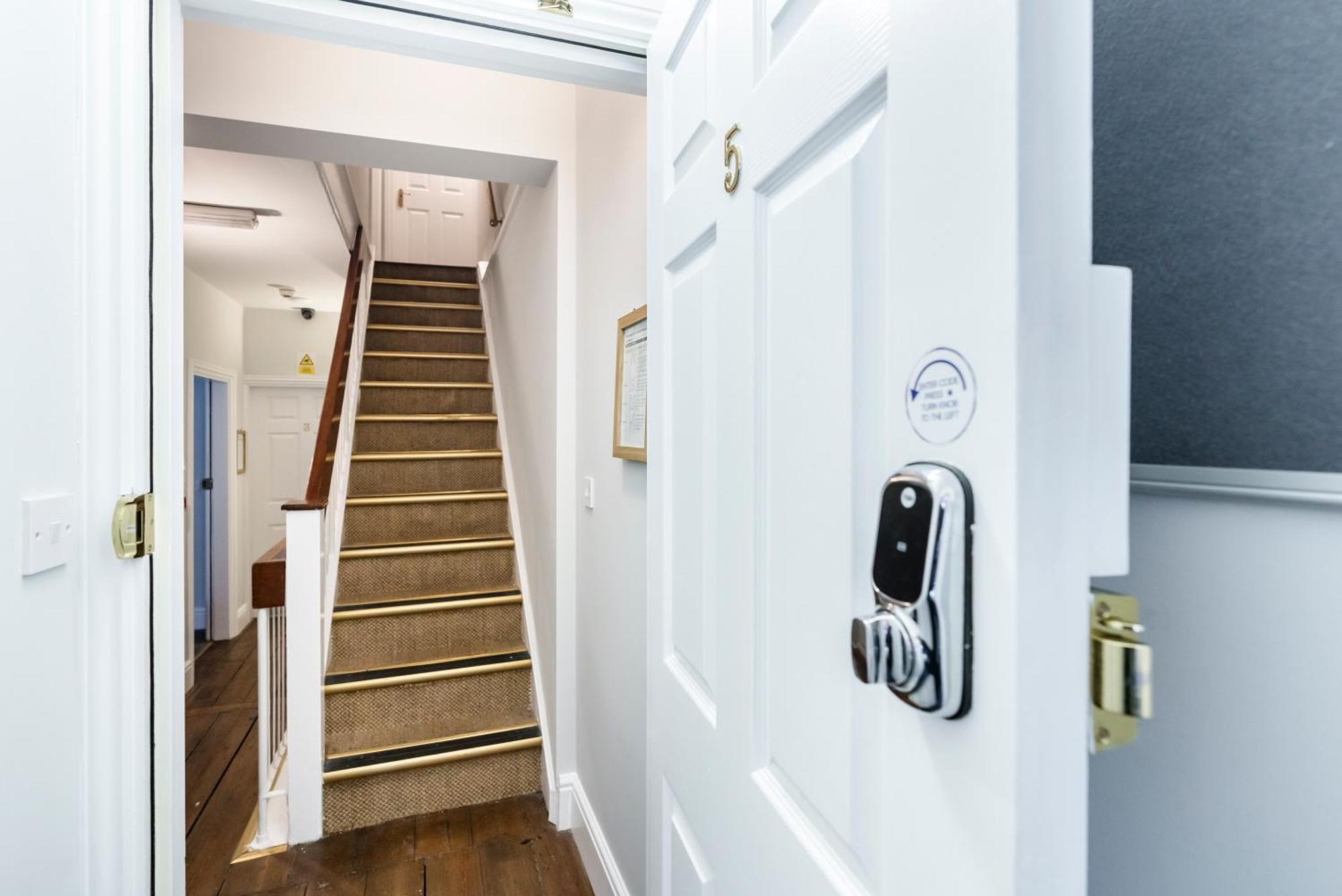 1 Riverside Bed and breakfast 4*