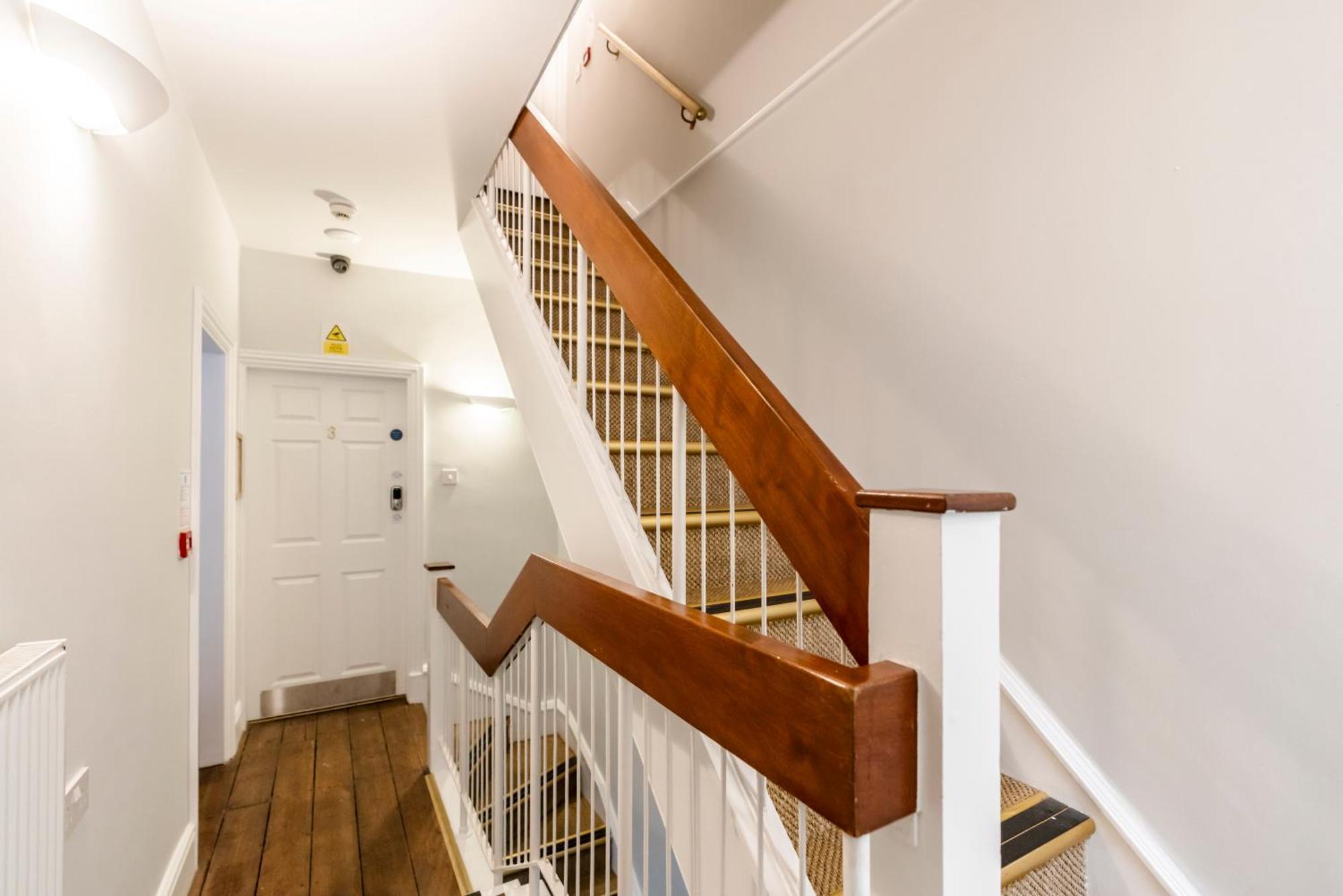 1 Riverside Bed and breakfast 4*