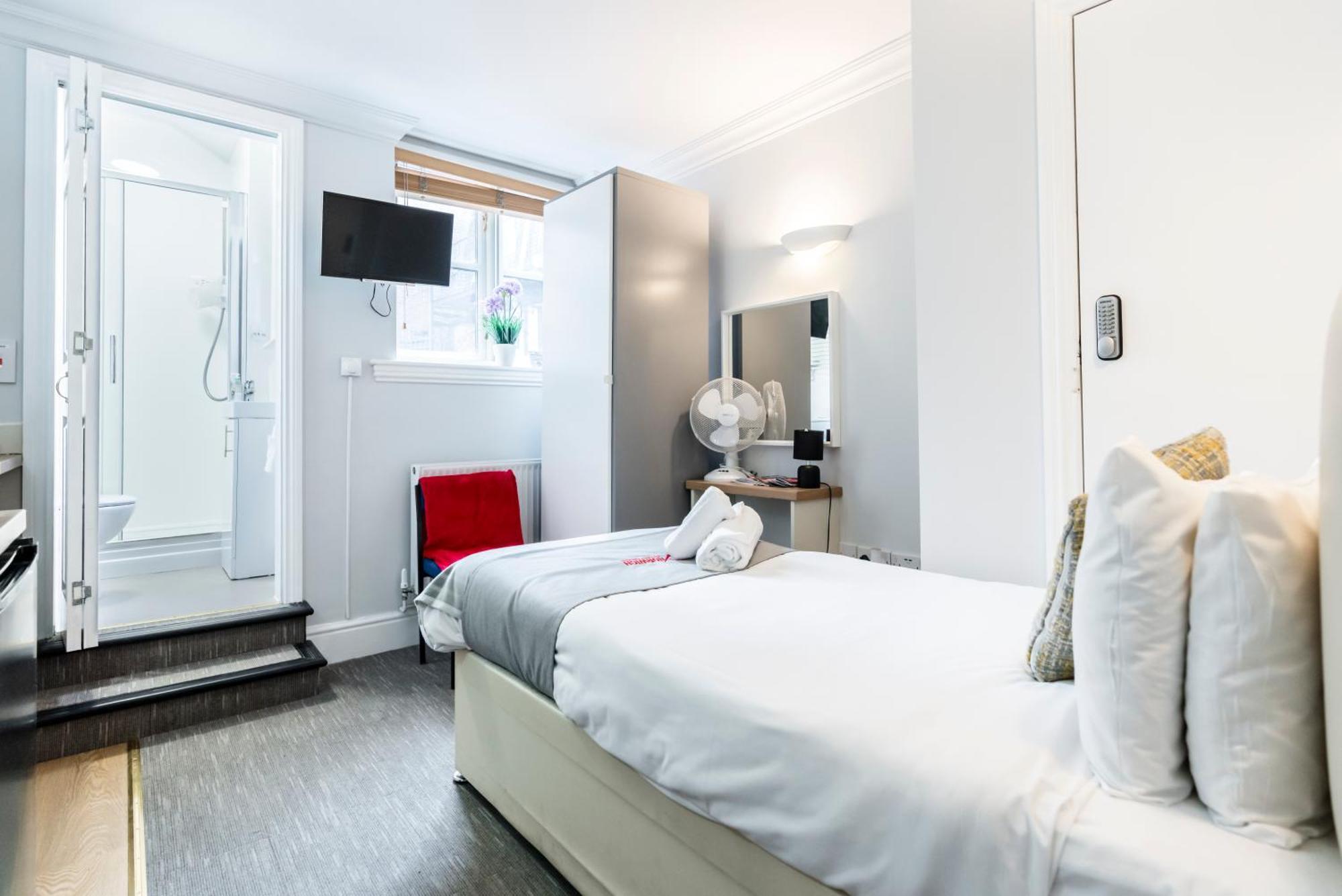 1 Riverside Bed and breakfast 4*
