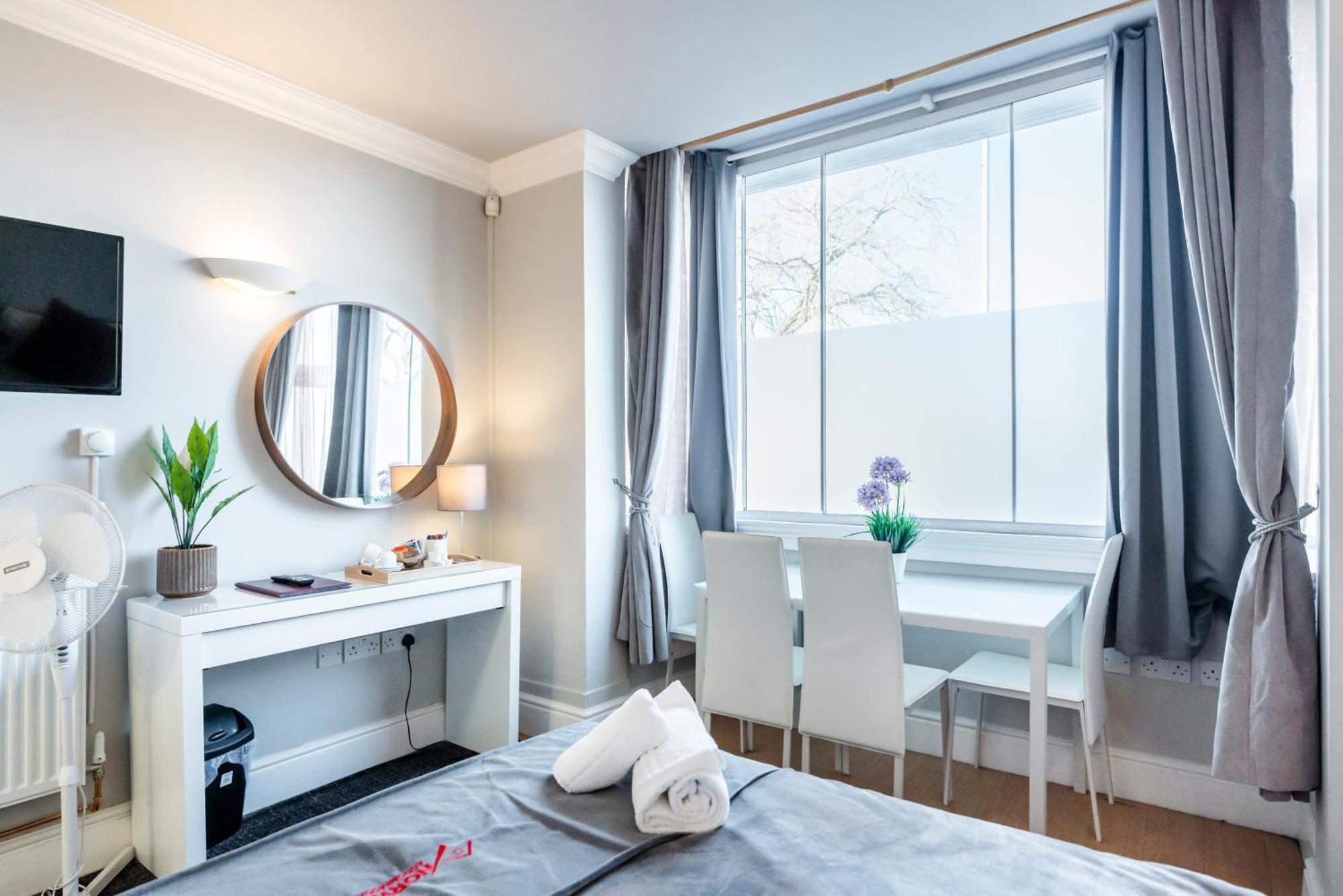 1 Riverside Bed and breakfast 4*